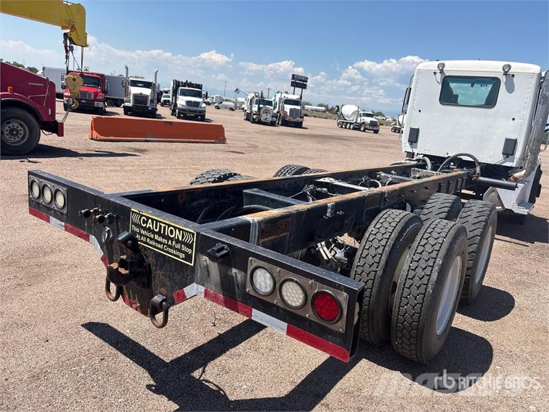 Peterbilt 567 4x2 Cab and Chassis (Inoperable) Cabins and interior