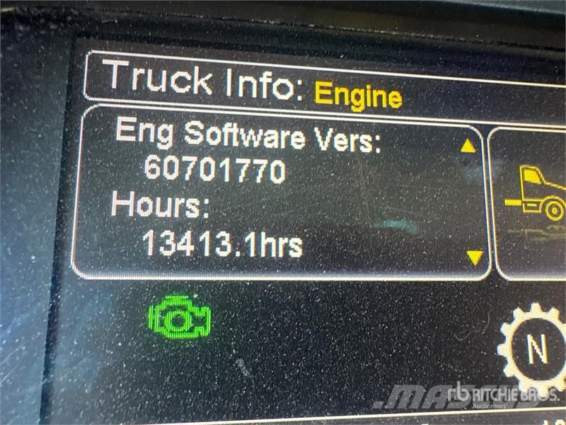 Peterbilt 567 4x2 Cab and Chassis (Inoperable) Cabins and interior