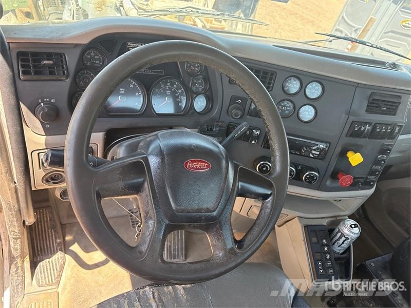 Peterbilt 567 4x2 Cab and Chassis (Inoperable) Cabins and interior