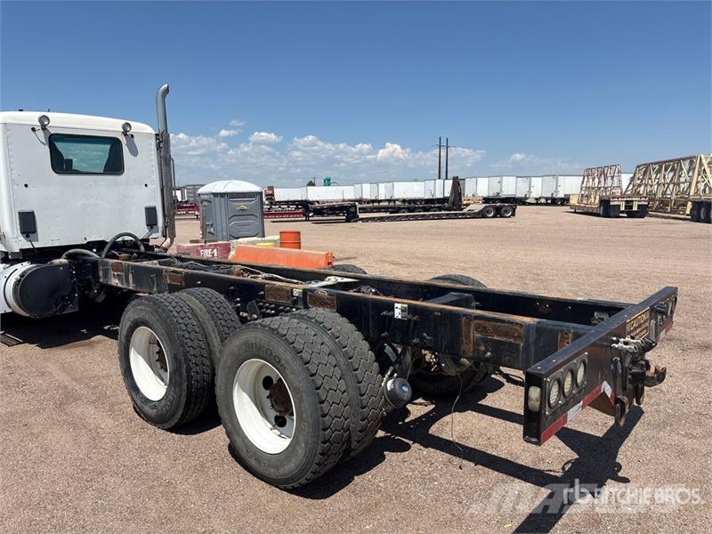 Peterbilt 567 4x2 Cab and Chassis (Inoperable) Cabins and interior