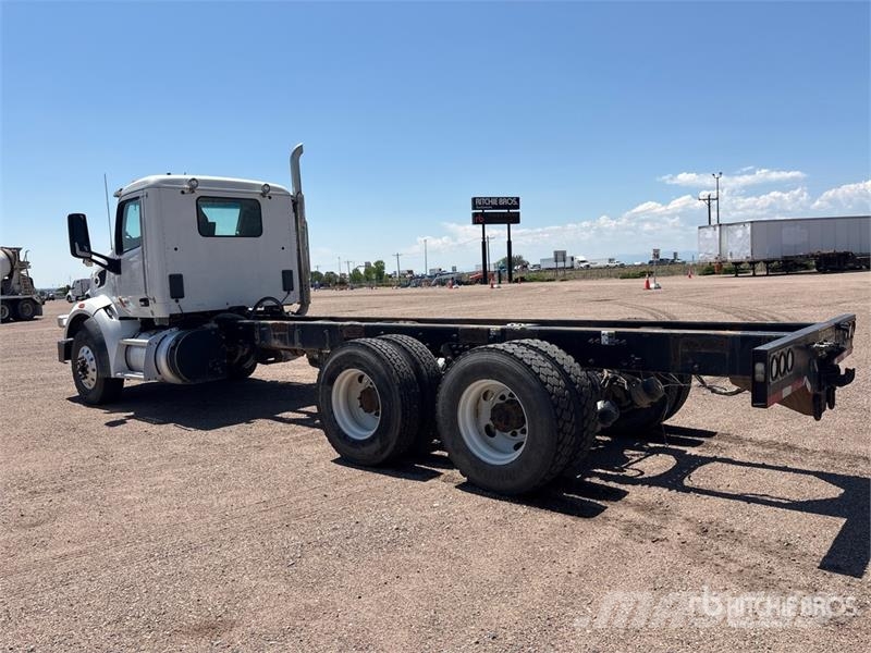 Peterbilt 567 4x2 Cab and Chassis (Inoperable) Cabins and interior