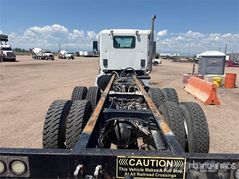 Peterbilt 567 4x2 Cab and Chassis (Inoperable) Cabins and interior