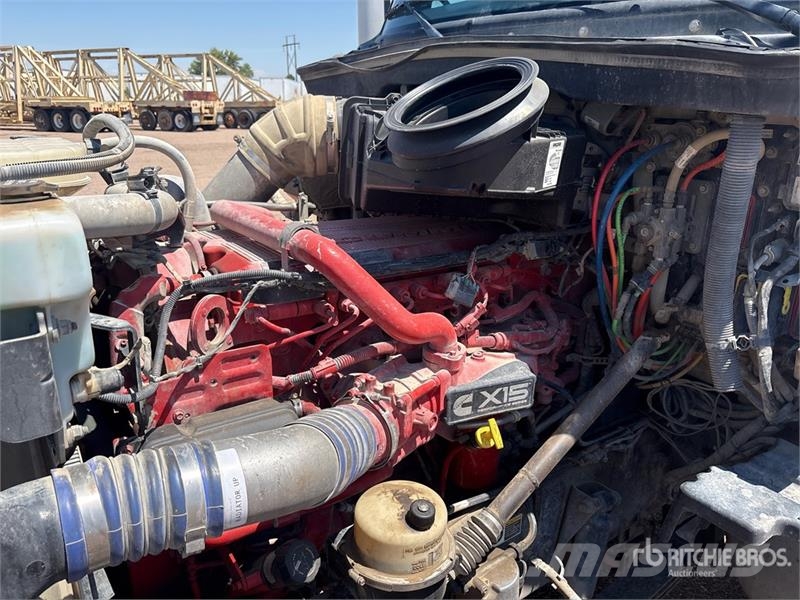 Peterbilt 567 4x2 Cab and Chassis (Inoperable) Cabins and interior