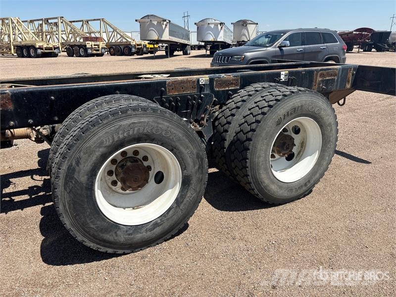 Peterbilt 567 4x2 Cab and Chassis (Inoperable) Cabins and interior