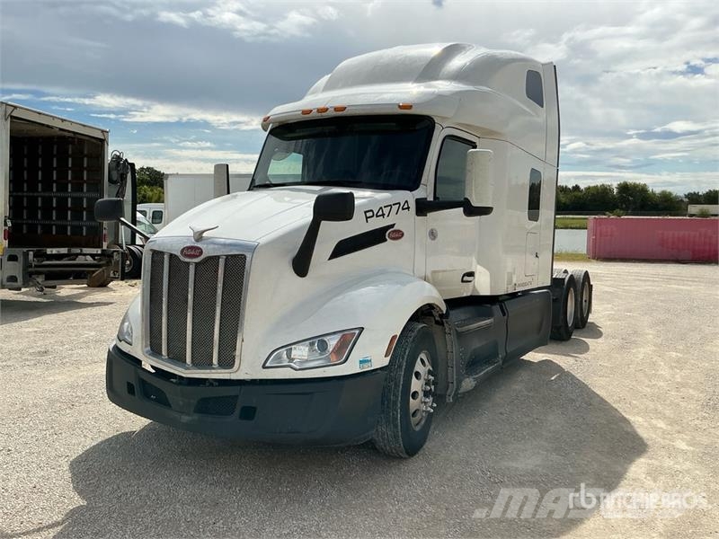 Peterbilt 579 Truck Tractor Units