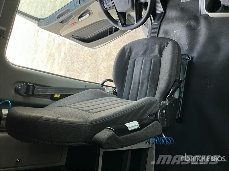 Peterbilt 579 Truck Tractor Units