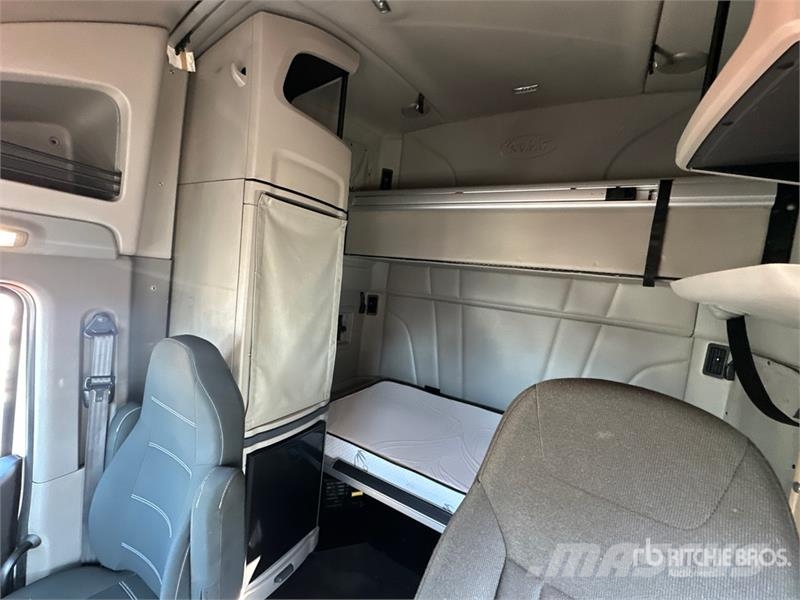 Peterbilt 579 Prime Movers