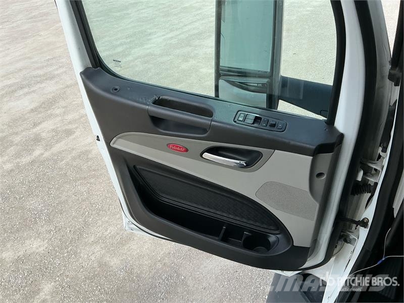 Peterbilt 579 Truck Tractor Units