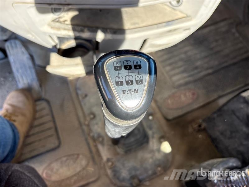 Peterbilt 579 Trekkers