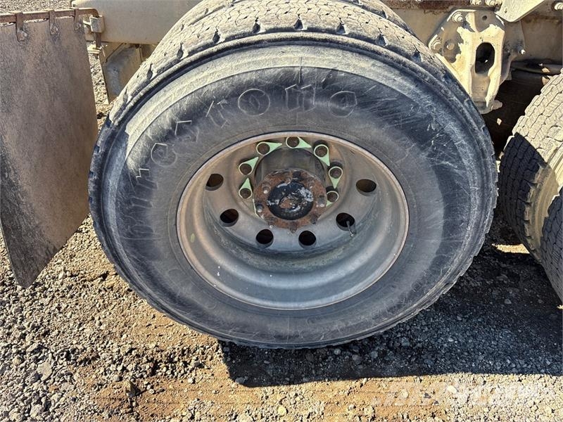 Peterbilt 579 Trekkers