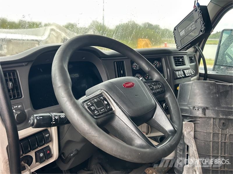 Peterbilt 579 Tractor Units