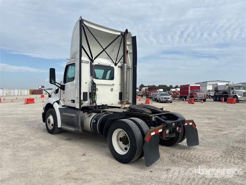Peterbilt 579 4x2 S/A Day Cab Truck Tractor Sattelzugmaschinen