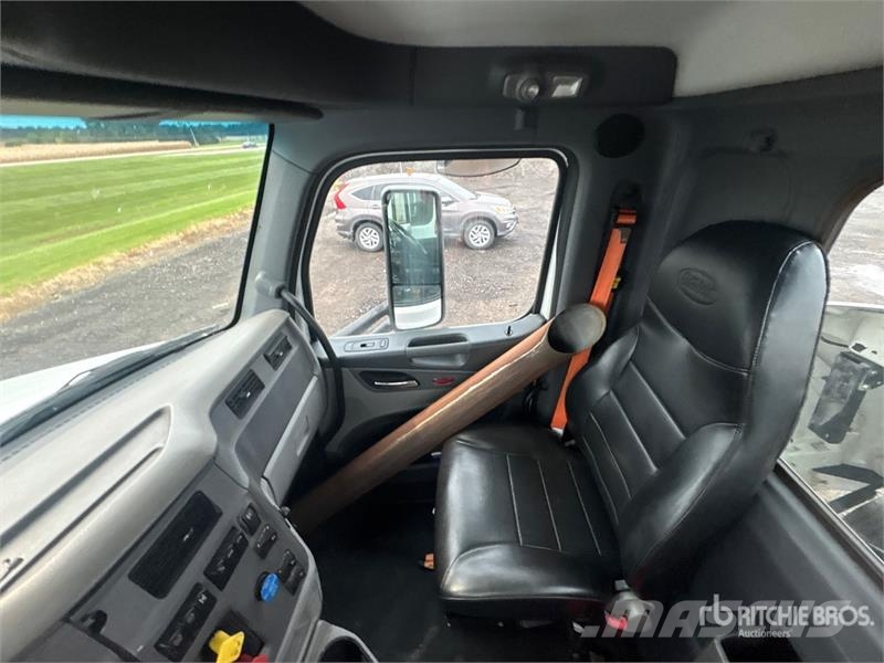 Peterbilt 579 4x2 S/A Day Cab Truck Tractor Vilcēji