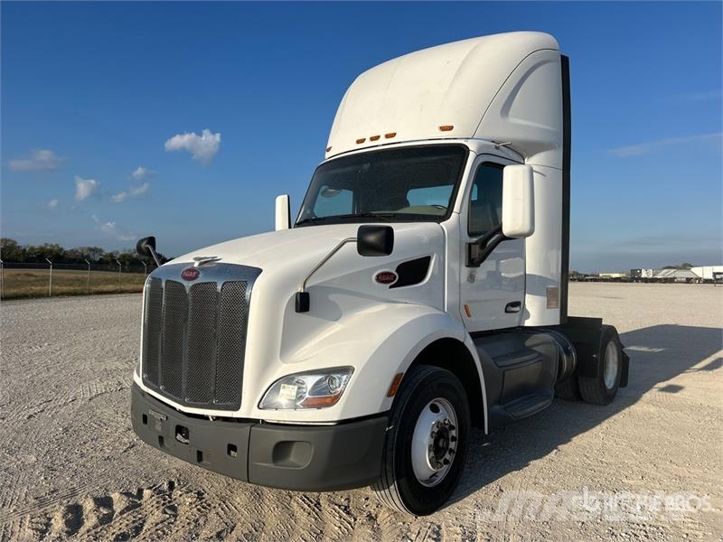Peterbilt 579 4x2 S/A Day Cab Truck Tractor Ťahače