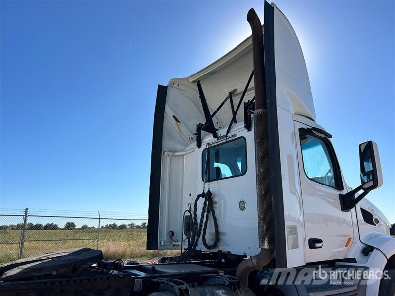 Peterbilt 579 4x2 S/A Day Cab Truck Tractor Motrici e Trattori Stradali