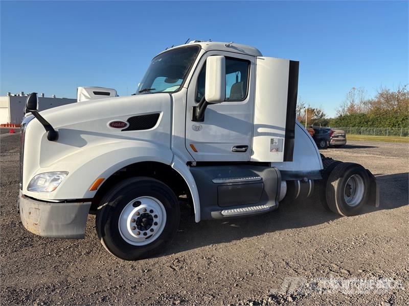 Peterbilt 579 4x2 S/A Day Cab Truck Tractor Prime Movers