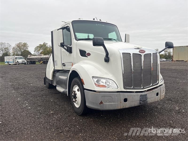 Peterbilt 579 4x2 S/A Day Cab Truck Tractor Vilcēji