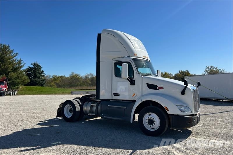 Peterbilt 579 4x2 S/A Day Cab Truck Tractor Prime Movers