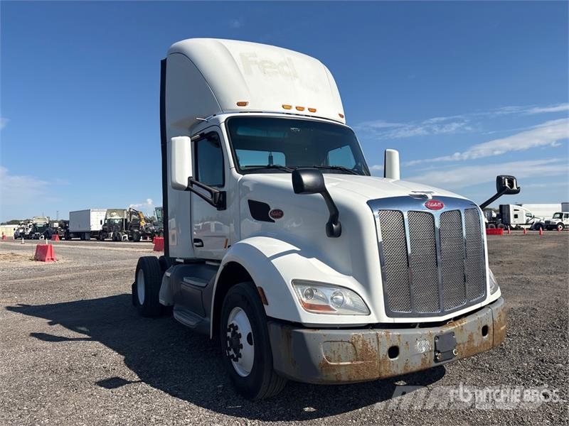 Peterbilt 579 4x2 S/A Day Cab Truck Tractor Vlačilci