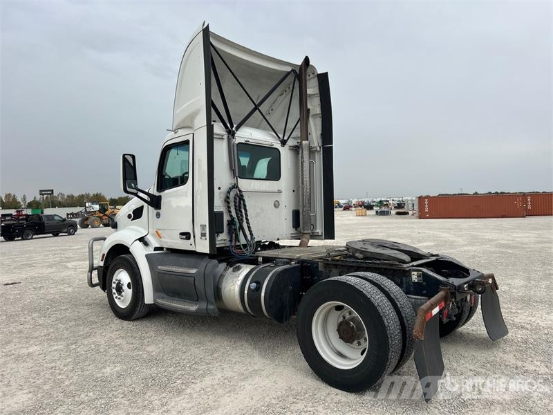 Peterbilt 579 4x2 S/A Day Cab Truck Tractor Vlačilci