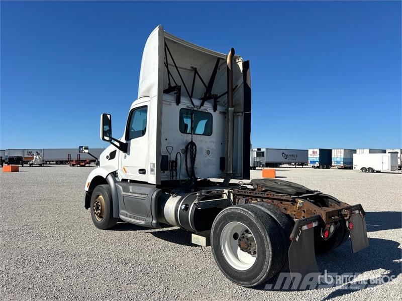 Peterbilt 579 4x2 S/A Day Cab Truck Tractor Motrici e Trattori Stradali