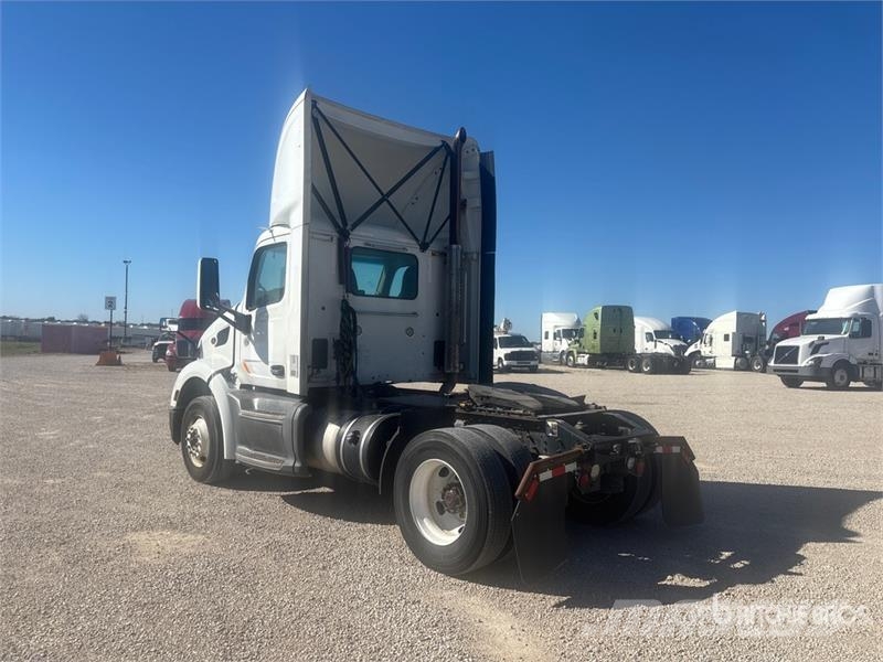 Peterbilt 579 4x2 S/A Day Cab Truck Tractor Prime Movers