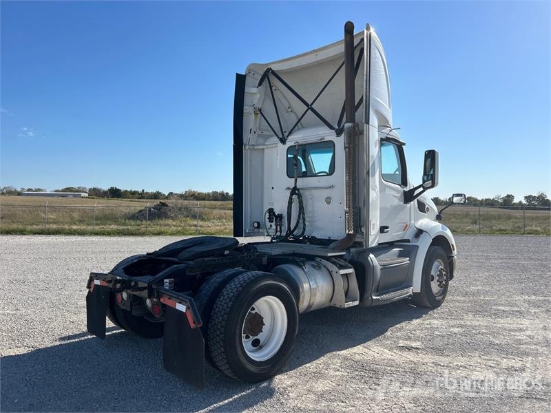 Peterbilt 579 4x2 S/A Day Cab Truck Tractor Motrici e Trattori Stradali