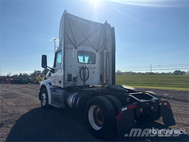Peterbilt 579 4x2 S/A Day Cab Truck Tractor 트랙터 유닛
