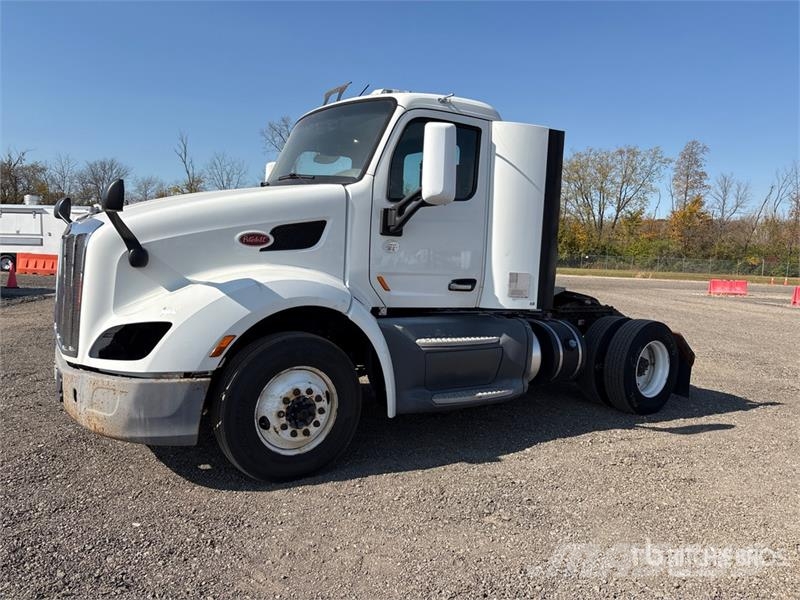 Peterbilt 579 4x2 S/A Day Cab Truck Tractor Trekkers