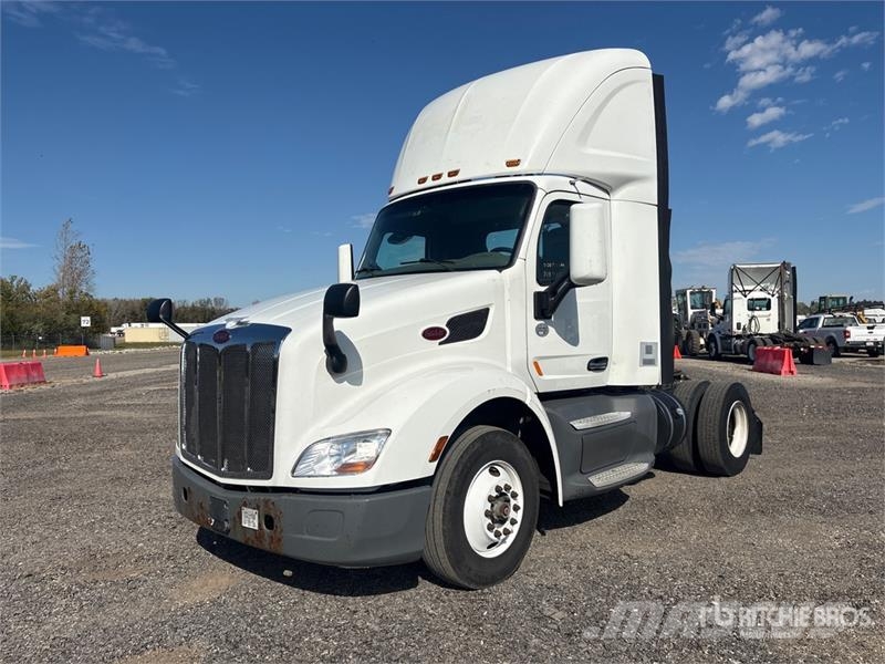 Peterbilt 579 4x2 S/A Day Cab Truck Tractor Vlačilci