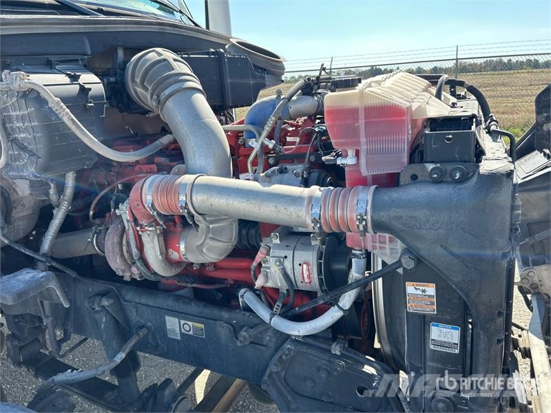 Peterbilt 579 4x2 S/A Day Cab Truck Tractor Tracteur routier