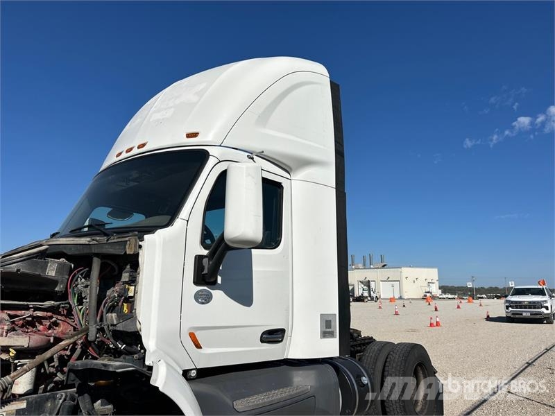 Peterbilt 579 4x2 S/A Day Cab Truck Tractor Motrici e Trattori Stradali