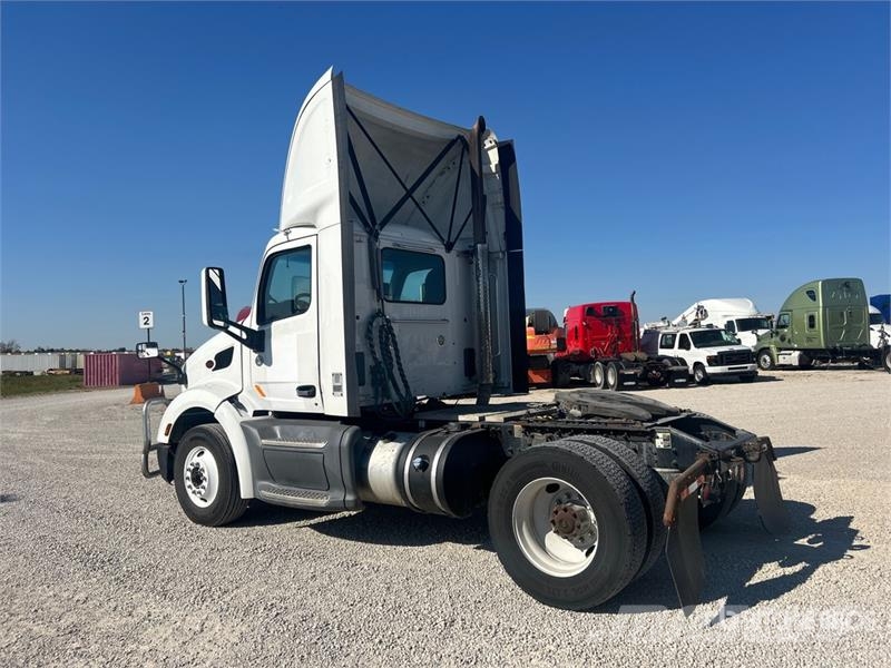 Peterbilt 579 4x2 S/A Day Cab Truck Tractor Cabezas tractoras