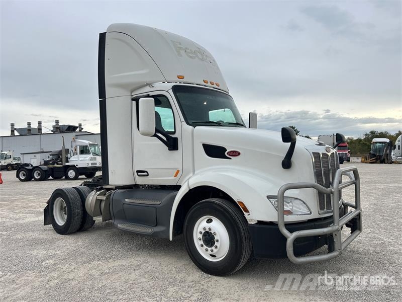 Peterbilt 579 4x2 S/A Day Cab Truck Tractor Vlačilci