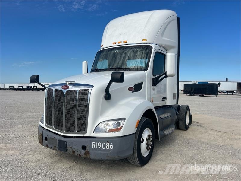 Peterbilt 579 4x2 S/A Day Cab Truck Tractor Ťahače