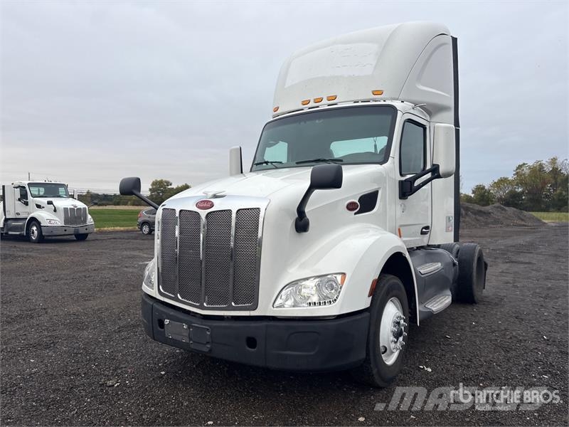 Peterbilt 579 4x2 S/A Day Cab Truck Tractor Trækkere