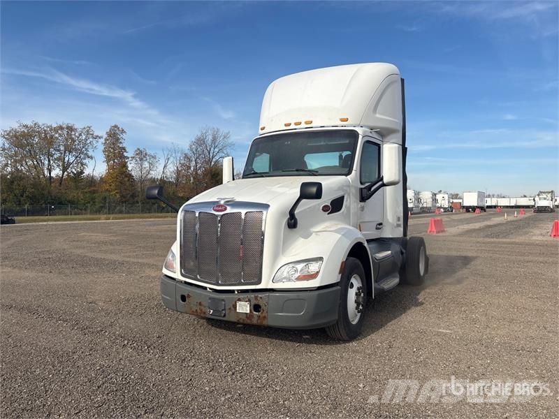 Peterbilt 579 4x2 S/A Day Cab Truck Tractor 트랙터 유닛
