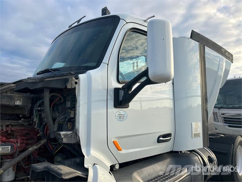 Peterbilt 579 4x2 S/A Day Cab Truck Tractor Trækkere