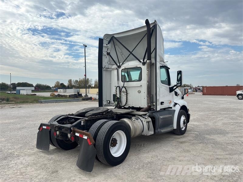 Peterbilt 579 4x2 S/A Day Cab Truck Tractor 中古トラクターヘッド | トレーラーヘッド