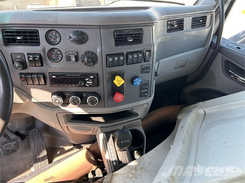 Peterbilt 579 4x2 S/A Day Cab Truck Tractor Tracteur routier