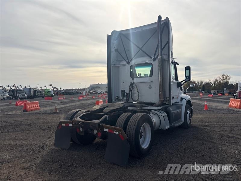 Peterbilt 579 4x2 S/A Day Cab Truck Tractor 트랙터 유닛