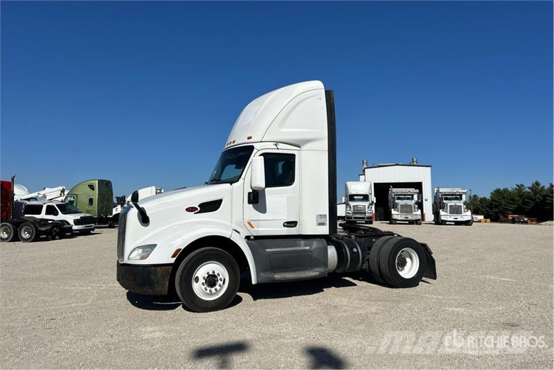 Peterbilt 579 4x2 S/A Day Cab Truck Tractor Prime Movers