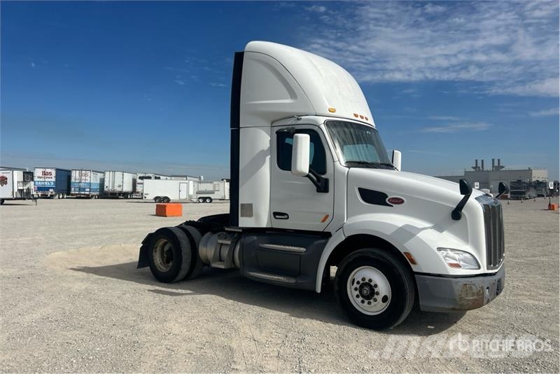 Peterbilt 579 4x2 S/A Day Cab Truck Tractor Traktorske jedinice
