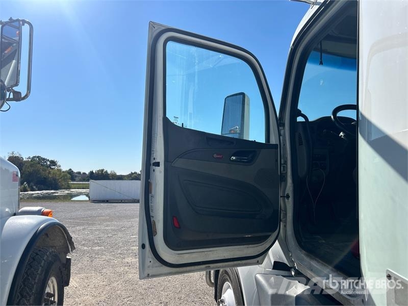 Peterbilt 579 4x2 S/A Day Cab Truck Tractor Cabezas tractoras