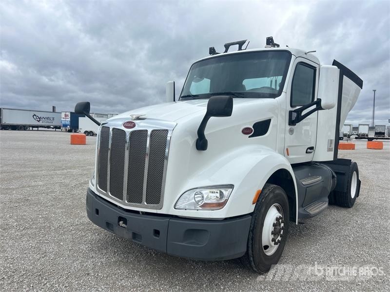Peterbilt 579 4x2 S/A Day Cab Truck Tractor Tractor Units