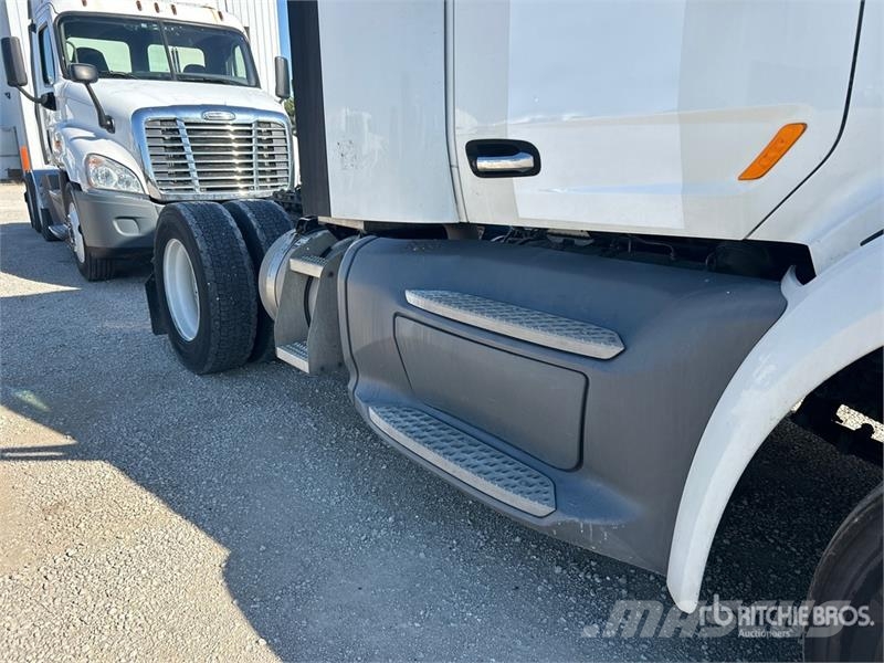 Peterbilt 579 4x2 S/A Day Cab Truck Tractor Cabezas tractoras