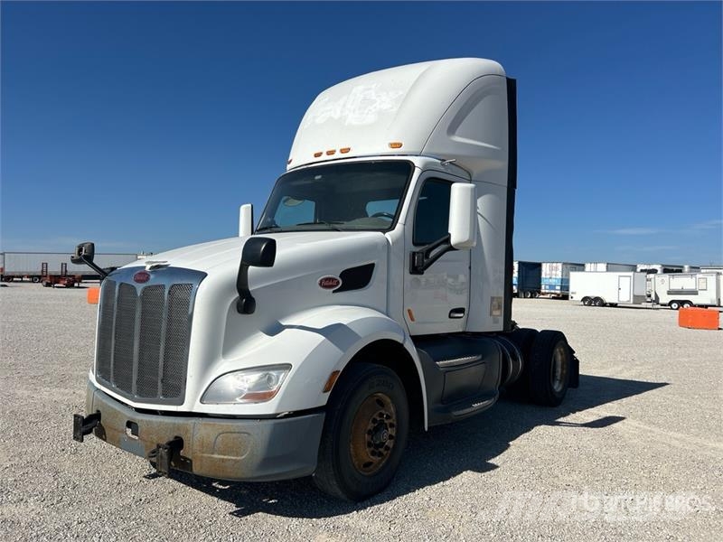 Peterbilt 579 4x2 S/A Day Cab Truck Tractor Nyergesvontatók