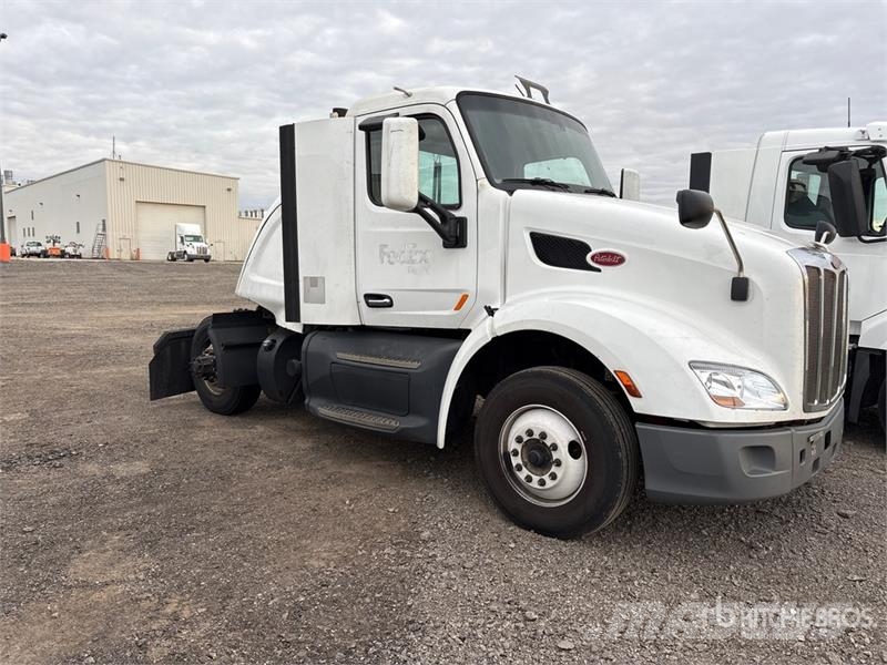 Peterbilt 579 4x2 S/A Day Cab Truck Tractor Truck Tractor Units