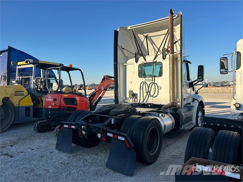 Peterbilt 579 4x2 S/A Day Cab Truck Tractor Prime Movers