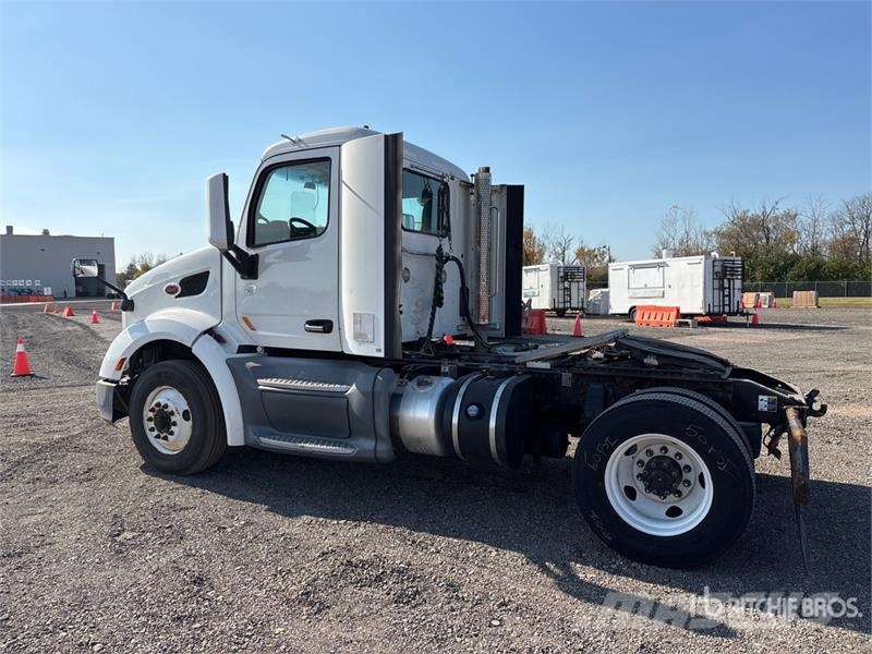 Peterbilt 579 4x2 S/A Day Cab Truck Tractor Trekkers